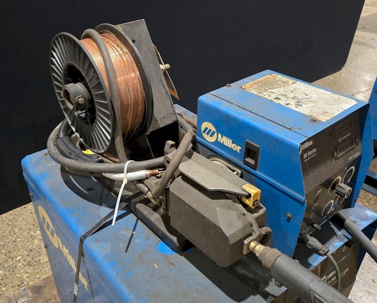 MILLER CP-302 MIG WELDERWITH 60 SERIES 24V WIRE FEEDER USED