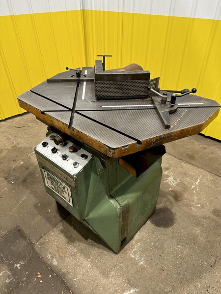 9" x 9" x 3/16" COMACA HYDRAUIC CORNER NOTCHER 6239: STOCK #19040