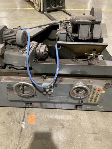 YANG IRON YAM-GU27-100H CYLINDRICAL GRINDER USED