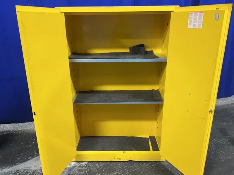 Justrite 45 Gal Flammable Liquid Storage Cabinet - Rm09908e