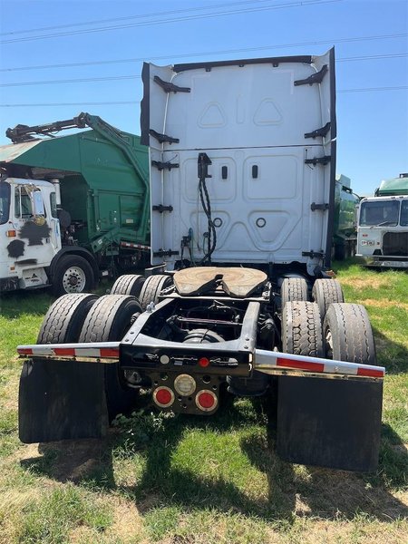 2021 Freightliner Cascadia 1FUJHHDR2MLML7306