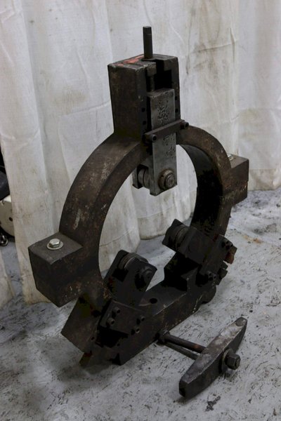 19" 3 POINT ROLLER TYPE STEADY REST:  STOCK #68325