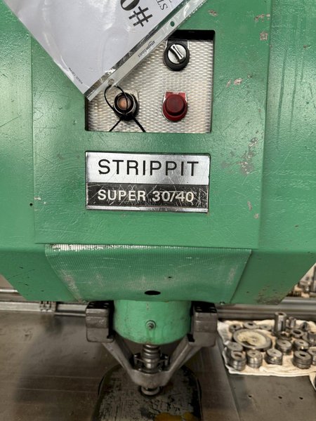 STRIPPIT SUPER 30/40 40-TON SINGLE STATION PUNCH PRESS W/ TOOLING INCLUDED. STOCK # 0774325