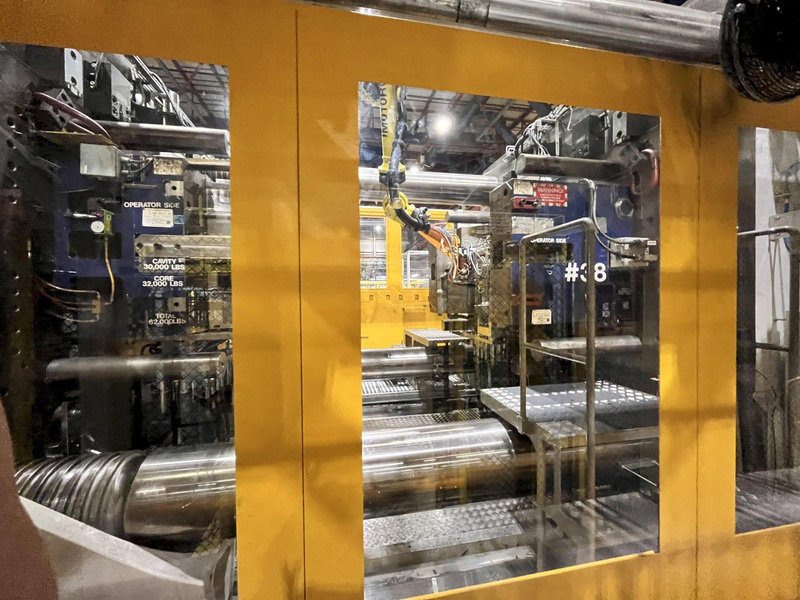 4000 Ton Krauss Maffei Injection Molding Press