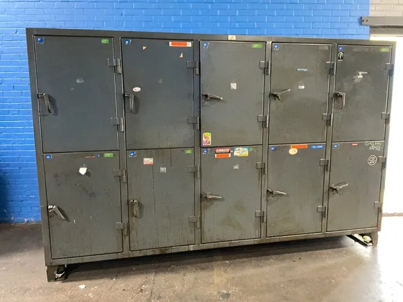 Strong Hold  10 Door Lockers