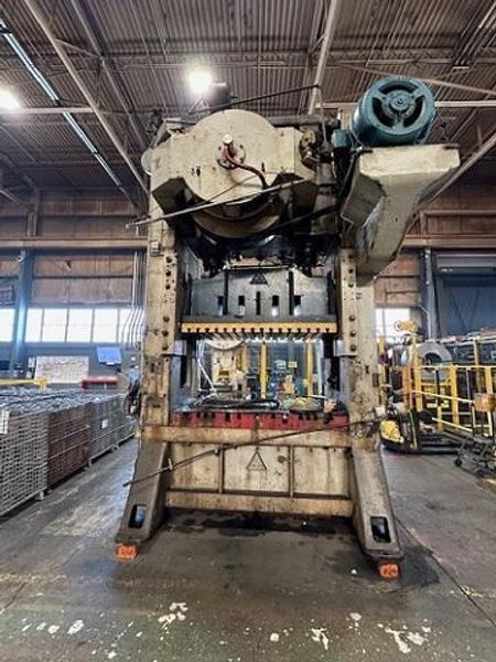 300 TON CLEARING STAMPING PRESS