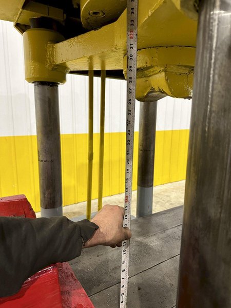 400 TON X 30' DRILCO TRAVELING HEAD HYDRAULIC STRAIGHTENING PRESS: STOCK #24953
