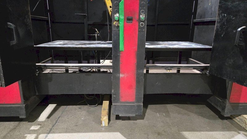 Lincoln Electric SYSTEM 30 Weld Cell w/ Fanuc Robot and Controls USED – AS-IS