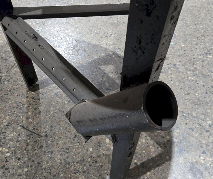 STEEL WELDING TABLE WITH VISE