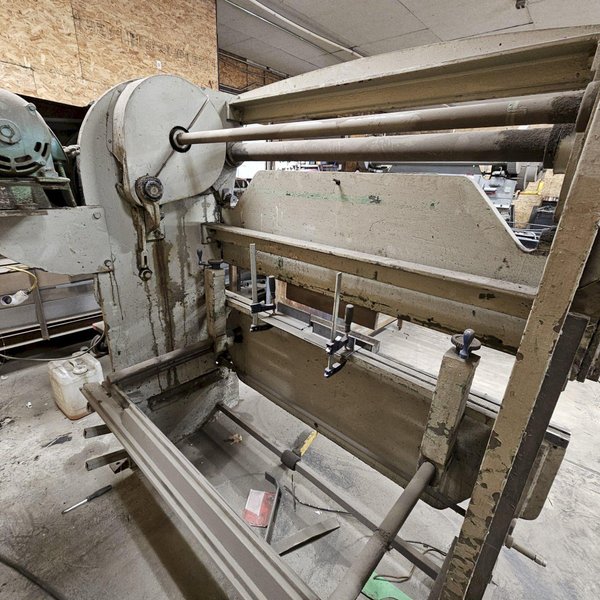 35 TON CHICAGO DREIS &amp; KRUMP MECHANICAL PRESS BRAKE. STOCK # 0446725.
