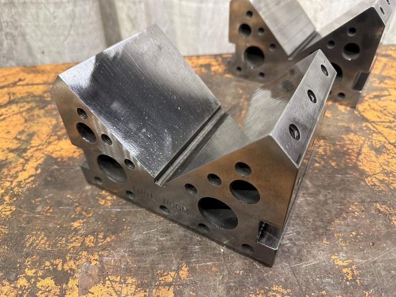 1 SET OF 6" X 3" SADDLE  V BLOCKS: BLOCK: STOCK #77840