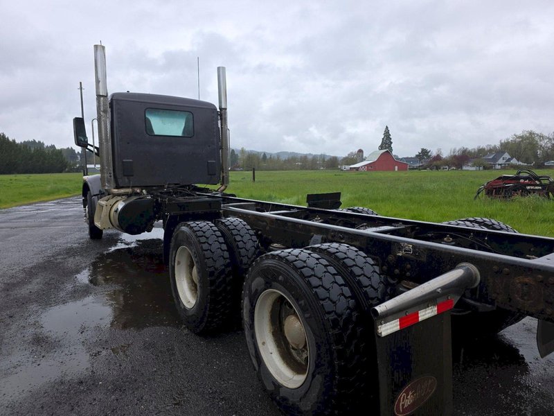 Peterbilt 567 Log Truck, 2018 – PACCAR Engine Heavy Spec Logging Truck, Tandem Axle, Ready to Work