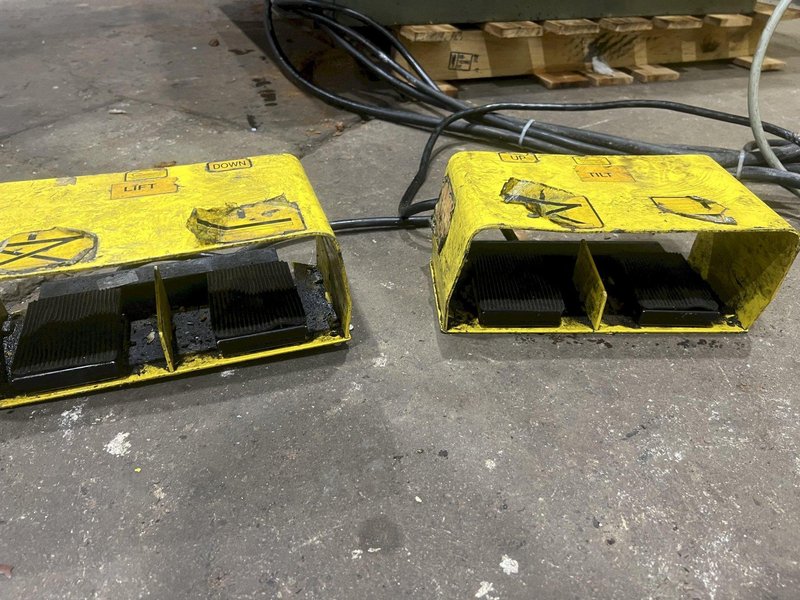 4,000 LBS X 44" X 44" PENTALIFT HYDRAULIC LIFT &amp; TILT TABLE: STOCK #20386