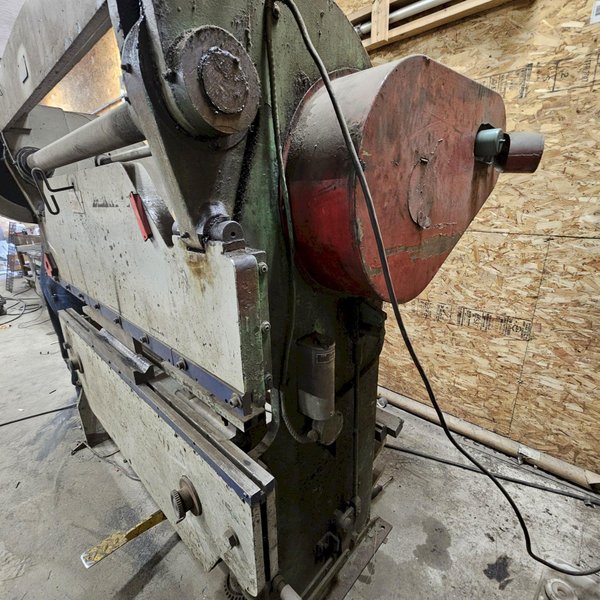 35 TON CHICAGO DREIS &amp; KRUMP MECHANICAL PRESS BRAKE. STOCK # 0446725.