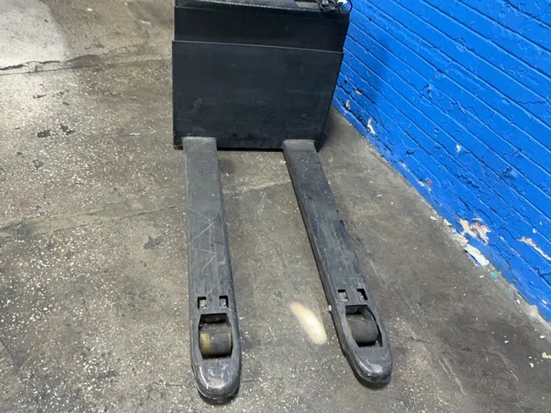 Vestil 3000 Lbs Fully Powered Electric Pallet Truck - Ept-2547-30