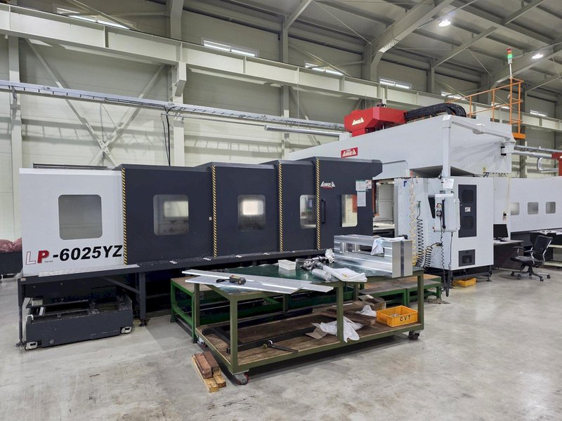 AWEA Model LP-6025YZF Bridge Type Machining Center