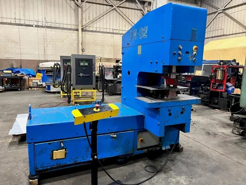 USED PIRANHA 140 TON HYDRAULIC SINGLE END PUNCH MODEL SEPP-140, Year: 1996