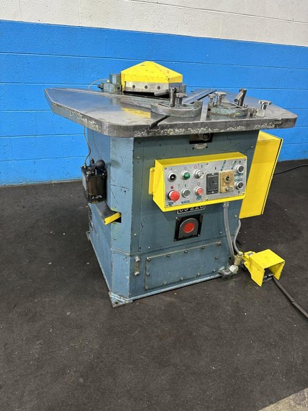 8-5/8" x 8-5/8" AMADA CS-220 HYDRAULIC NOTCHER: STOCK #77213