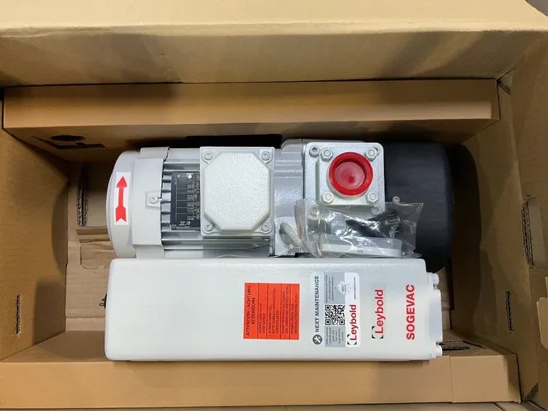 Leybold  Sogevac Sv40b Vacuum Pump  - S170852