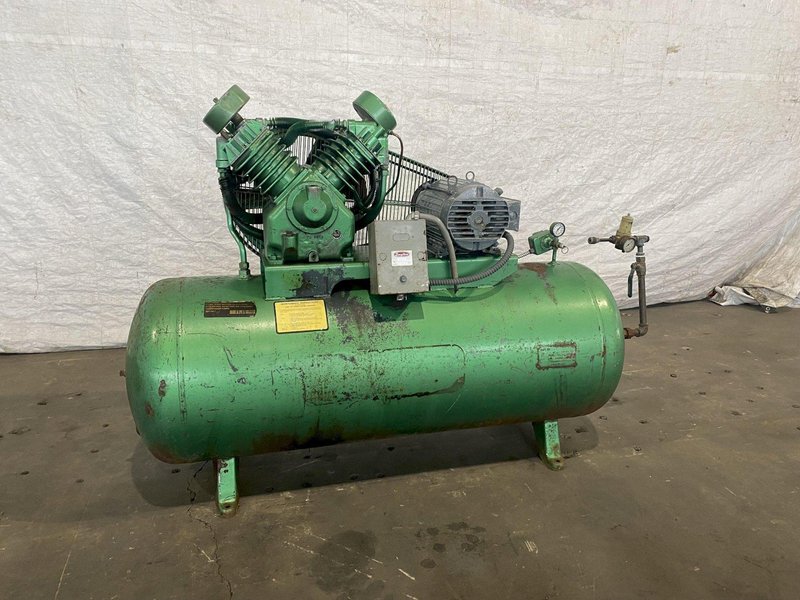 10 HP DAYTON SPEEDAIRE PISTON TYPE AIR COMPRESSOR. STOCK # 1054922