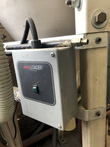 AEC WHITLOCK DRYER HOPPER WITH AUTO LOADER STOCK# 2414