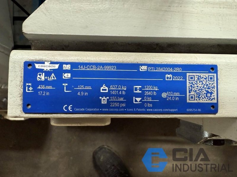2022 - 2,640 LB. CASCADE MODEL 14F-CCB-2A-99923 HYDRAULIC CARTON CLAMP