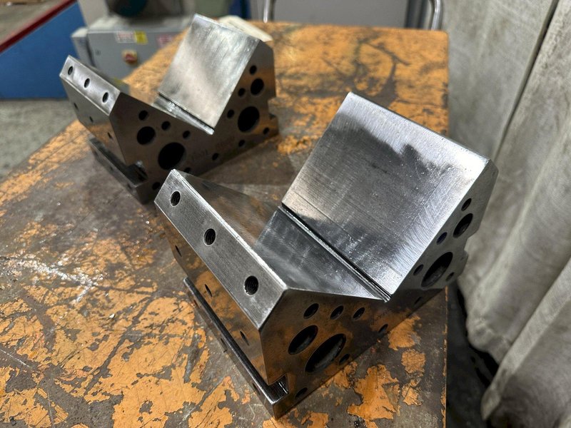 1 SET OF 6" X 3" SADDLE  V BLOCKS: BLOCK: STOCK #77840