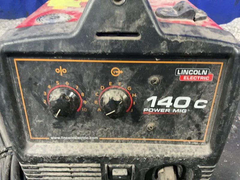 Lincoln Electric 90-140 A  Welder - Power Mig 140c