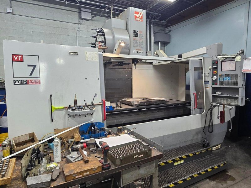 Haas VF-7B/40 VMC CNC, 2004 – 2-Speed Gear Box, Programmable Coolant