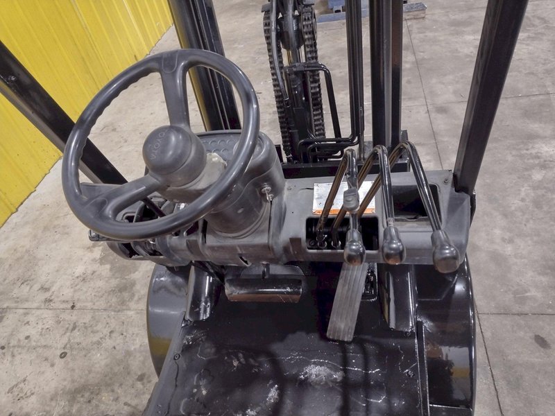 4,700 LBS TOYOTA MODEL #42-6FGCU25 LP GAS FORKLIFT: STOCK #23743