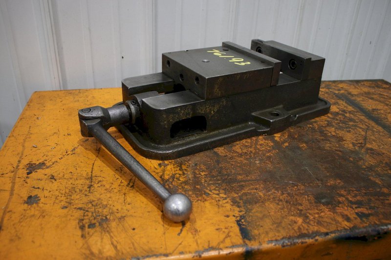 6" KURT MODEL #D688 ANGLELOC MACHINE VISE: STOCK #76193