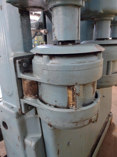 4 HEAD FOSDICK MULTI SPINDLE HEAVY DUTY GANG DRILL: STOCK #18005