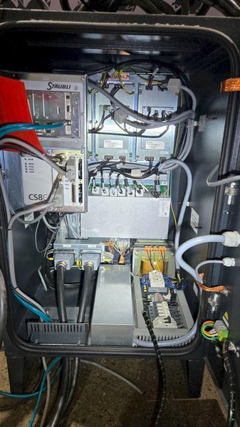 STAUBLI TX200 / CS8C TX200 ROBOTIC ARM AND CABINET – NO TEACH PENDANT USED