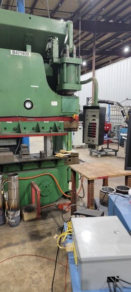 175 Ton x 10′ Cincinnati 175 FM Hydraulic Press Brake, 1985