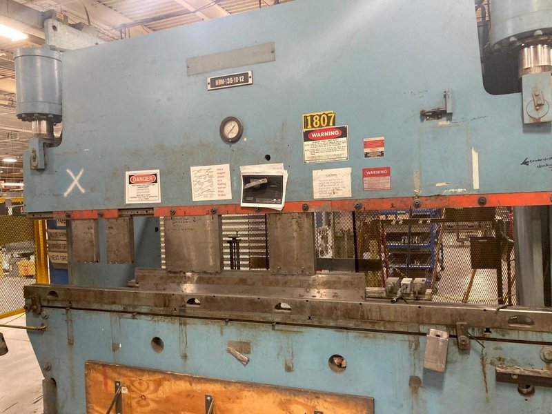 135 TON X 12' CLEARING-NIAGARA HBM-135-12-12 HYDRAULIC PRESS BRAKE. STOCK # 0313923