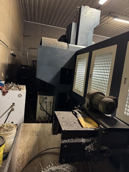 Johnford DMC 2600SH VMC, 2002 – Coolant Through Spindle, Chip Conveyor, Spindle Chiller