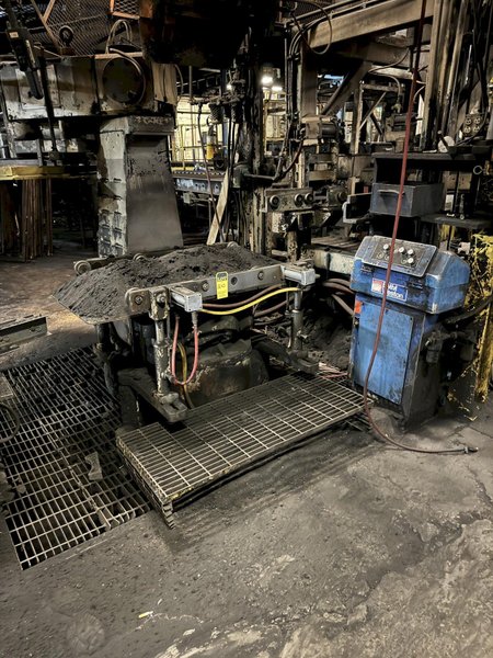 BMM model QCT5 molding machine with controls