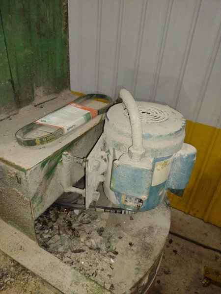 96" CP MFG MODEL #GC-100 "GLASSHOPPER" PORTABLE INCLINED CONVEYOR &amp; GLASS CRUSHER: YOBRO #24416