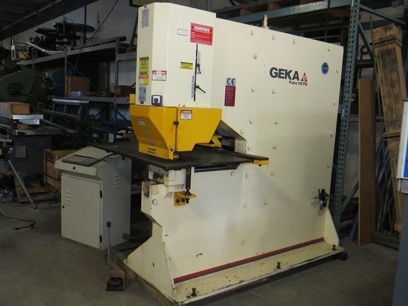 120 Ton Geka Hydraulic Single End Punch w/ CNC X-Y Positioning Table Model PUMA 110 H30 Semi PAXY
