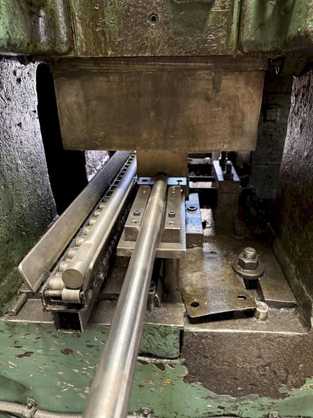 700 TON NATIONAL MAXIPRESS FORGING PRESS. STOCK #1087026