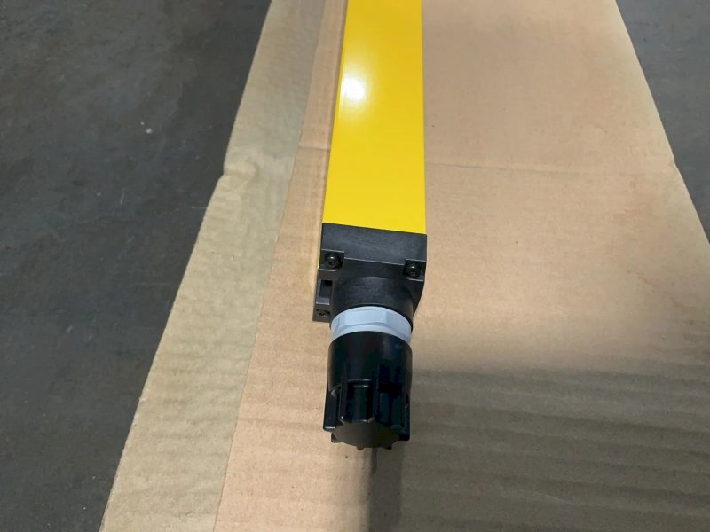 Sick 19 M Scanning Range Safety Light Curtain Sender - C40s-0703da010