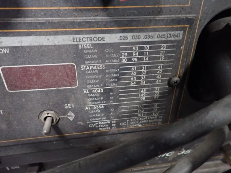 Lincoln Electric  350 A Welder  - Power Mig 350mp