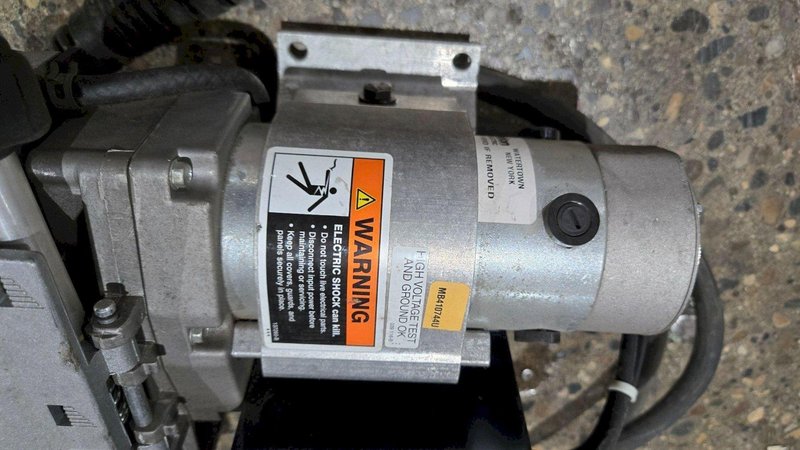 MILLER 195515 RIGHT WIRE DRIVE MOTOR ASSEMBLY USED