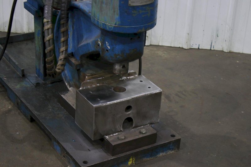70 TON W A WHITNEY PORTABLE HYDRAULIC PUNCH: STOCK #74700