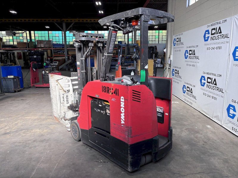 2018 - 5,000 LB. RAYMOND MODEL 425-C50TT STAND-UP ELECTRIC FORKLIFT