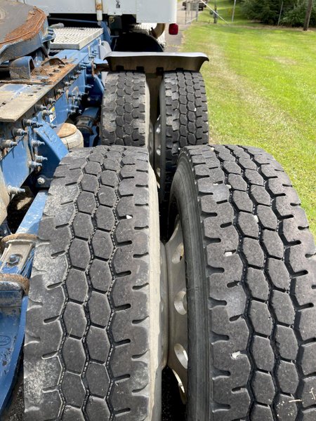 2010 Peterbilt 367 Flat Top w/36” Sleeper