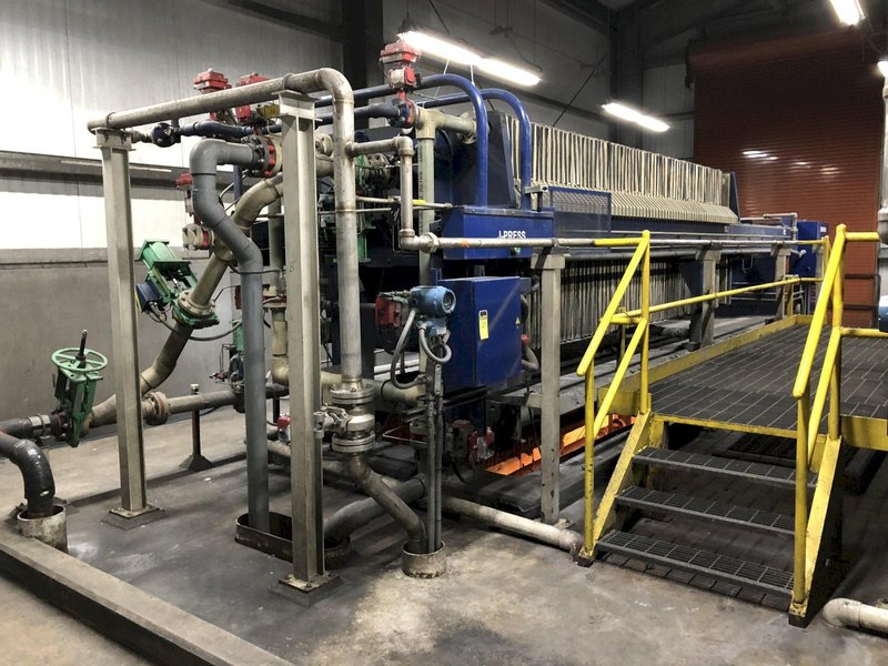 2008 Siemens model 1500n32-64/90-125/175sylc 1500 mm filter press s/n f008178 with 65- approx. 1500 x 1500 mm filters, Siemens plc controls, side bar suspension, bomb bay doors discharge
