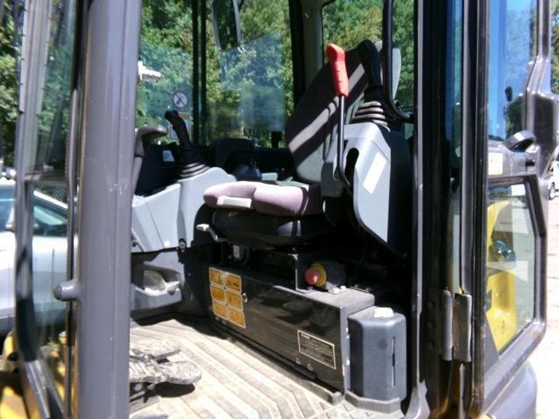 XCMG XE55U 5.5-Ton Mini Excavator, 2025 – 41.2 HP Diesel, Enclosed Cab, Hydraulic Thumb, Aux Hydraulics