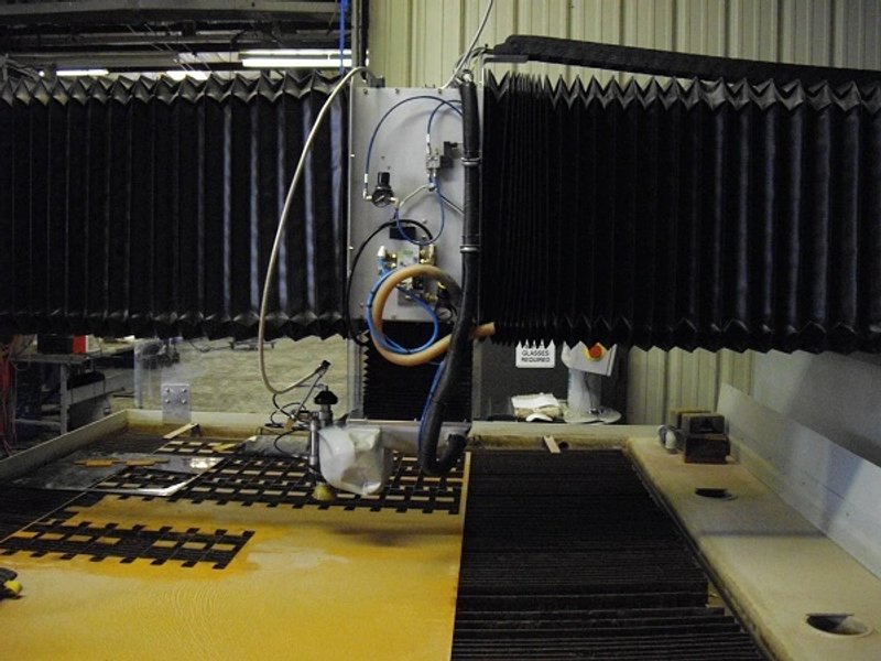 2004 FLOW 6X12 FLYING BRIDGE | Waterjet Cutters