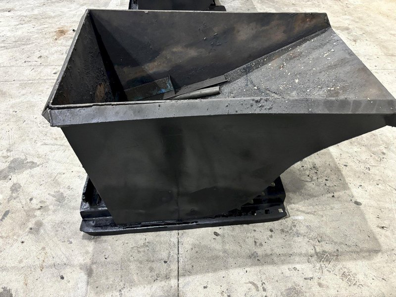 1/2 CU. YARD x 4,000 LBS CAPACITY APEX SELF DUMPING BIN HOPPER: STOCK #21814
